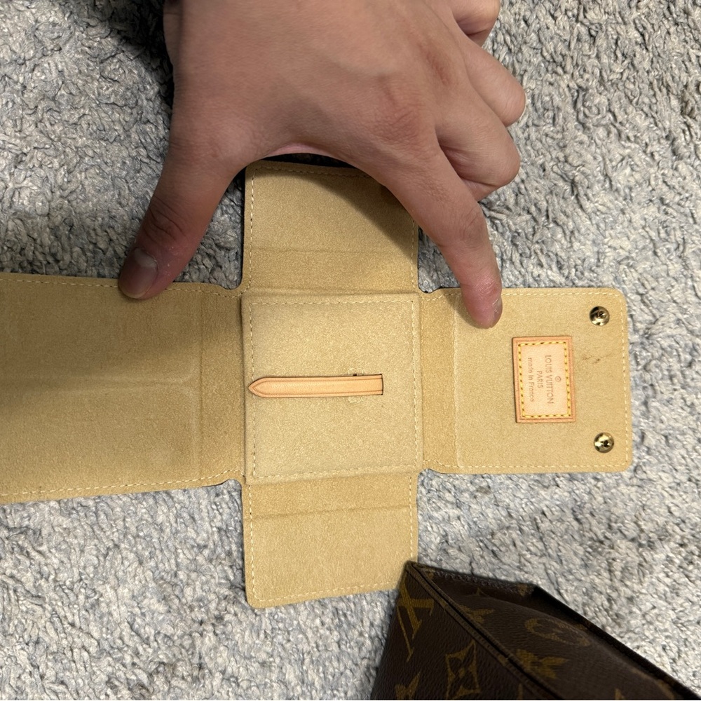 Louis Vuitton Monogram Key Holder in Brown and Gold - Picture 4 of 8